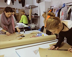 Модельеры трикотажной фабрики детской одежды